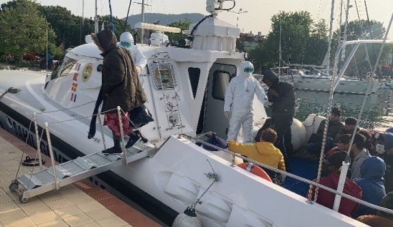 Yunan sahil güvenliğinin Türk kara sularına ittiği sığınmacılar kurtarıldı